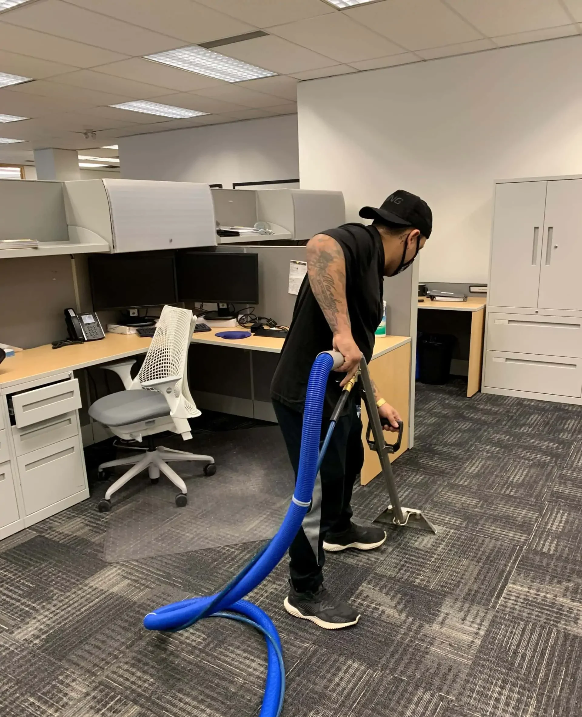 Professional office cleaner vacuuming commercial carpet in Seattle – eco-friendly, CDC-aligned cleaning services by Gleaming Space